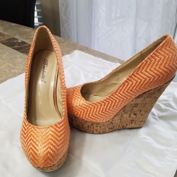 Heels $20 a pair - Picture 6 of 7